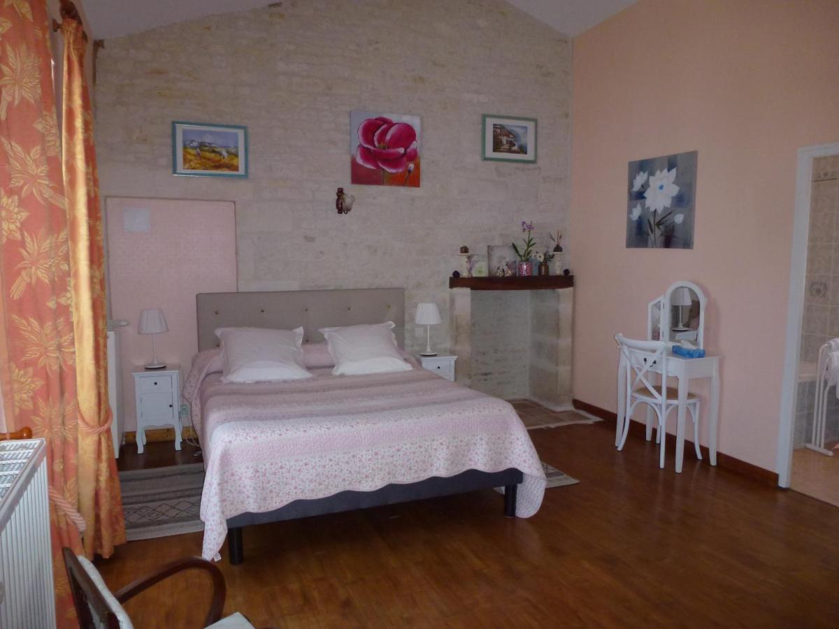 Le Logis De Faugerit Bed and Breakfast Frontenay-Rohan-Rohan Εξωτερικό φωτογραφία